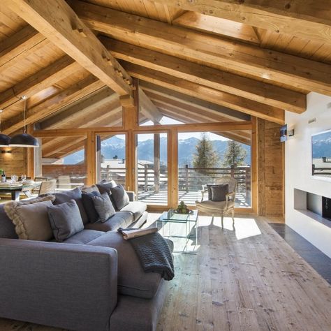 Looking for Ski Escape? Welcome to Hidden Escape in Verbier. A modern and stylish penthouse apartment located in central Verbier of Switzerland that provides a luxurious stay experience. #oluxuryvillas #verbier #swissalps #switzerland #luxurychalets Luxurious Penthouse, Luxurious Apartment, Luxury Amenities, Penthouse Apartment, Swimming Pool Spa, Luxury Villas, Swiss Alps, Ski Resort, Luxury Apartments