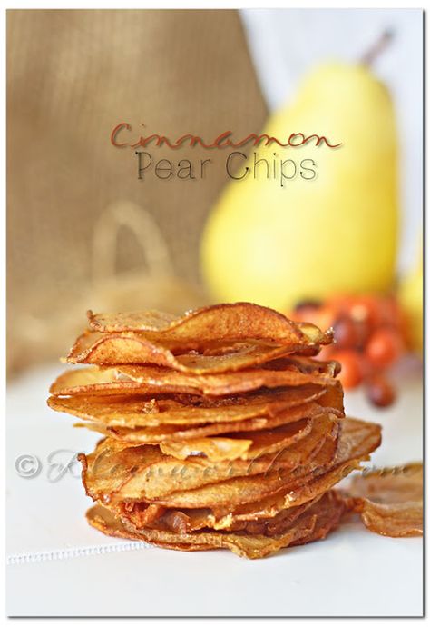 Cinnamon Pear Chips Pear Chips, Apple Chips Recipe, Calorie Snacks, Apple Chips, Healthy Snacking, Pear Recipes, Daniel Fast, Dehydrated Food, Dehydrator Recipes