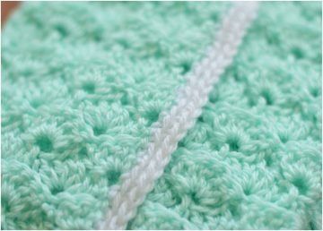 Shell Crochet Stitch Baby Blanket Free Crochet Shell Stitch Baby Blanket, Shell Crochet Blanket, Cute Crochet Baby Blanket, Shell Crochet Stitch, Shell Stitch Baby Blanket, Crochet Shell Pattern, Shell Crochet, Stitch Witchery, Crochet Baby Blanket Free Pattern