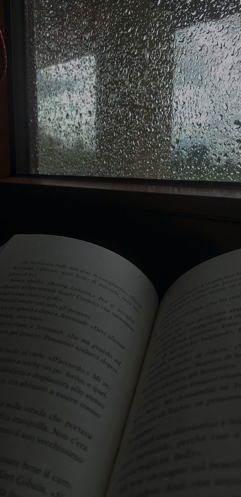 Book And Rain, Rainy Wallpaper Aesthetic, Cozy Rainy Day Aesthetic, Maryam Core, Rain Core, Rainy Day Reading, Rainy Wallpaper, Rain And Coffee, Rainy Window