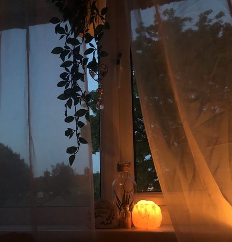 Bedroom Window View, Aesthetic Cozy Room, Gloomy Night, Autumn Aesthetic Cozy, Night Autumn, Downtown Girl Aesthetic, Rainy Day Aesthetic, Aesthetic Cozy, Bedroom Window