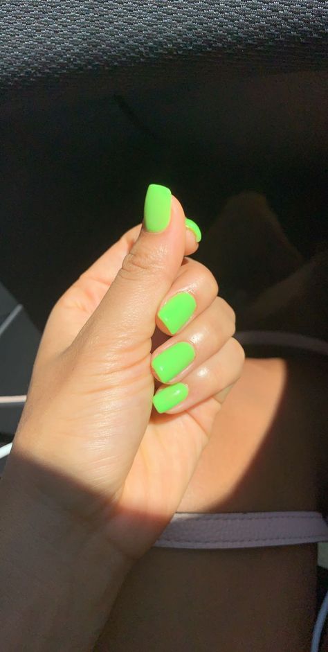 Short neon green nails Short Neon Green Nails, Garden Mediterranean, Neon Green Nails, Green Acrylic Nails, Makeup Nails Designs, Green Nail, Mediterranean Garden, Trim Nails, Neon Nails