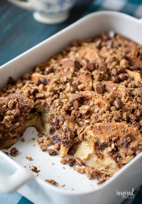 Rise and shine to the ultimate breakfast indulgence! This homemade chocolate chip pancake casserole is a dreamy sweet treat that's perfect for breakfast or brunch. Topped with a crispy streusel and drizzled with maple syrup, it's pure bliss! #PancakeCasserole #BreakfastDelights #ChocolateLovers #OvernightCasserole #Pancakes Chocolate Chip Pancake Casserole, Crepe Casserole, Overnight Breakfast Bake, Homemade Chocolate Chip Pancakes, Easy Overnight Breakfast, Pancake Casserole, Chocolate Chip Pancake, Homemade Pancake Mix, Pancake Crepes