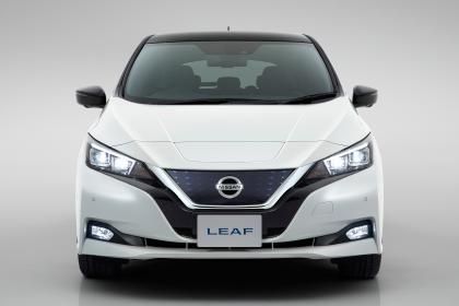 New Nissan Leaf - full front Best Hybrid Cars, Car Gif, Audi E-tron, Porsche Taycan, New Nissan, Nissan Leaf, Jaguar Land Rover, Hybrid Car, Car Features