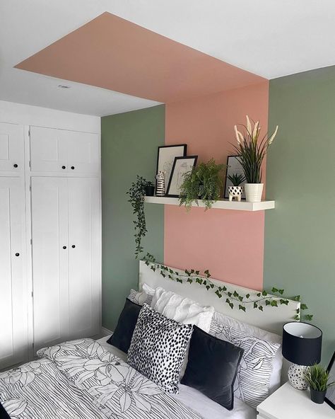 Make a feature of your bed by painting a large block of colour behind it. Then, follow in the footsteps of atnumbersixtyeight and ‘frame’ the effect by painting the outer area in a darker hue. Feeling brave? Continue the colour block onto the ceiling to create a canopy effect. Design note💡 FrogTape is great for producing those sharp lines! Ceiling Paint Colors, Bedroom Wall Designs, Bedroom Wall Paint, Wall Paint Designs, Style Deco, Hus Inspiration, Painted Ceiling, Room Paint, Home Room Design