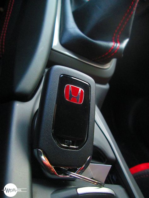 Honda Civic Keys Aesthetic, Honda Civic Keys, Honda Key, Honda Civic Car, Civic Car, Honda Civic Type R, Car Ideas, Driving Pictures, Honda Logo