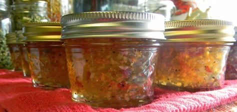 Canning Homemade!: Onion Garlic Pepper Jelly Garlic Jelly, Chili Jam, Preserved Food, Pepper Jelly Recipes, Red Pepper Jelly, Hot Pepper Jelly, Canning Fruit, Canning Jam, Pepper Jelly