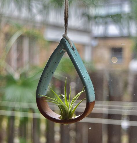 Introducing our Ceramic Air Plant Holder, a charming and eco-friendly accessory meticulously crafted from speckled recycled clay. Elevate your space with this small Air Plant Hanger, designed to showcase the beauty of air plants in a unique and stylish manner. Each piece is lovingly handmade in Oregon, adding a touch of artisanal craftsmanship to your home or office. AIR PLANT NOT INCLUDED *made from recycled clay so color may vary between clay, glaze, and speckles!  Tear Drop Dimensions: Height Air Plant Crafts, Air Plant Ceramic Holder, Air Plant Hanging Ideas, Clay Rear View Mirror Decor, Ceramics Garden Ideas, Creative Plant Display Indoor, Polymer Clay Air Plant Holder, Air Dry Clay Leaves, Clay Plant Accessories