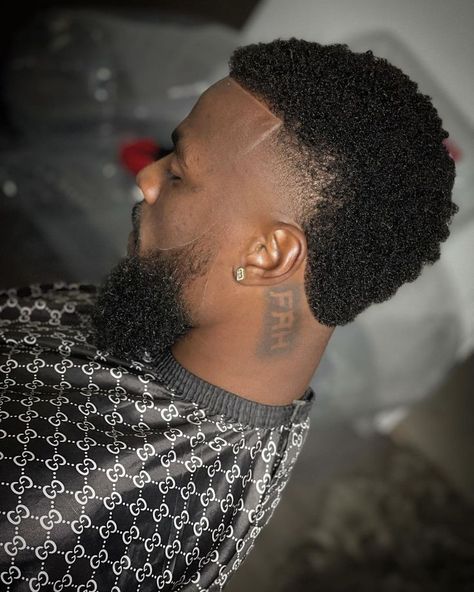 Tapered Haircut Black, Black Fade Haircut, Black Hair Fade, Taper Fade Short Hair, Fade Haircut Curly Hair, Taper Fade Curly Hair, Afro Hairstyles Men, Men's Cuts, Undercut Fade