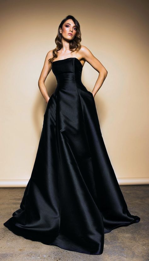 ifurler98 on X: "https://t.co/XJ09VNY0R5" / X Modern Evening Gowns, Evening Gowns Black, Formal Gowns Evening Dresses, Structured Gown, Float Dress, Charity Gala, Satin Formal Dress, Structured Dress, Formal Dress Shops