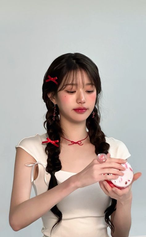 Wonyoung Hairstyle, Wonyoung Hair, Curly Hair Tutorial, Arabian Beauty Women, Beauty Pop, Haircuts For Medium Hair, Diy Makeup, Kpop Girl Groups, Beauty And The Beast