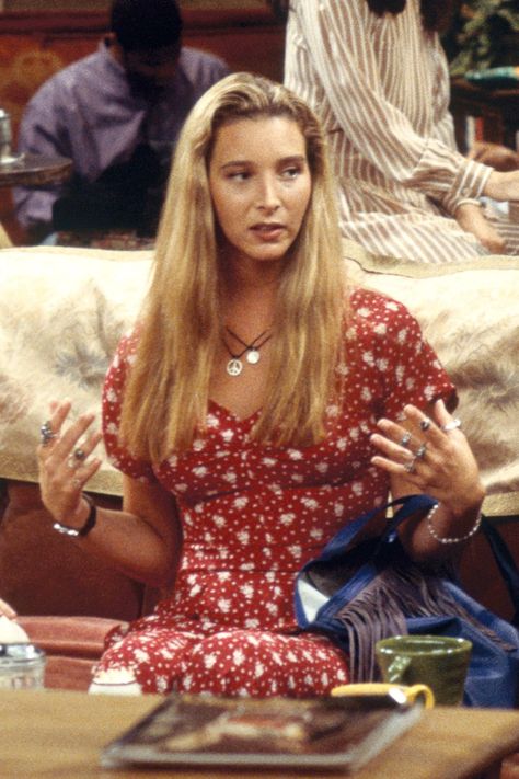 40 Kooky Phoebe Buffay Fashion Moments You Forgot You Were Obsessed With on "Friends" - Cosmopolitan.com Rikki H2o, Phoebe Buffay Outfits, Friends Phoebe, Neo Grunge, Mode Hippie, Tokyo Street Fashion, Fashion 90s, Phoebe Buffay, Fashion Moments