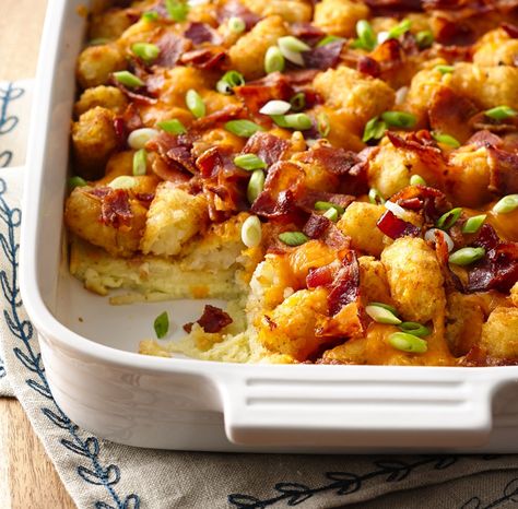 Impossibly easy, ridiculously good. Best part about this bacon-filled, Tater Tot-topped egg bake? You can make it ahead of time, leaving you free to enjoy more time with your family (and less time in the kitchen). Easy Breakfast Bake, Christmas Brunch Recipes, Make Ahead Brunch, Easy Bacon, Tot Casserole, Tater Tots, Easy Brunch, Bacon Egg, Make Ahead Breakfast