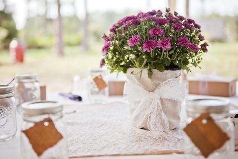 Use potted plants as your centerpieces Mums Centerpiece, Fall Wedding Mums, Live Wedding Flowers, Potted Plant Centerpieces, Fall Potted Plants, Beautiful Planters, Herb Wedding, Potted Mums, Plant Centerpieces