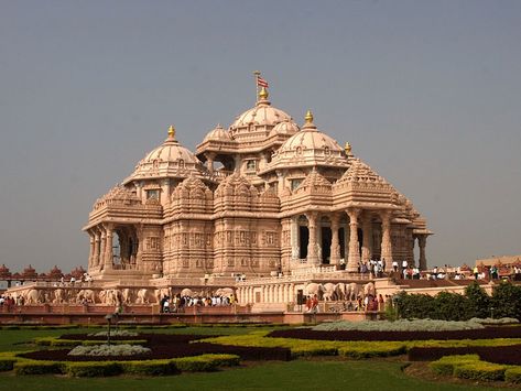 Swaminarayan Akshardham is a Hindu temple, and spiritual-cultural campus in Delhi, India. Also referred to as Akshardham Temple the complex displays millennia of traditional and modern Hindu culture, spirituality, and architecture. Inspired by Yogiji Maharaj and created by Pramukh Swami Maharaj, it was constructed by BAPS. Delhi Akshardham, Akshardham Temple, Islamic Wallpaper Hd, Hd Wallpaper Android, Hindu Culture, Wallpaper Stores, Lord Shiva Hd Wallpaper, Shiva Wallpaper, Indian Architecture