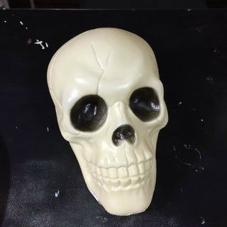 How to Corpse a Cheap Skull With Toilet Paper and Glue : 3 Steps (with Pictures) - Instructables Arts And Crafts For Babies, Scary Baby Dolls, Crafts For Babies, Halloween Arts, Diy Skulls, Zombie Face, Halloween Art Projects, Skull Planter, Halloween Diy Outdoor