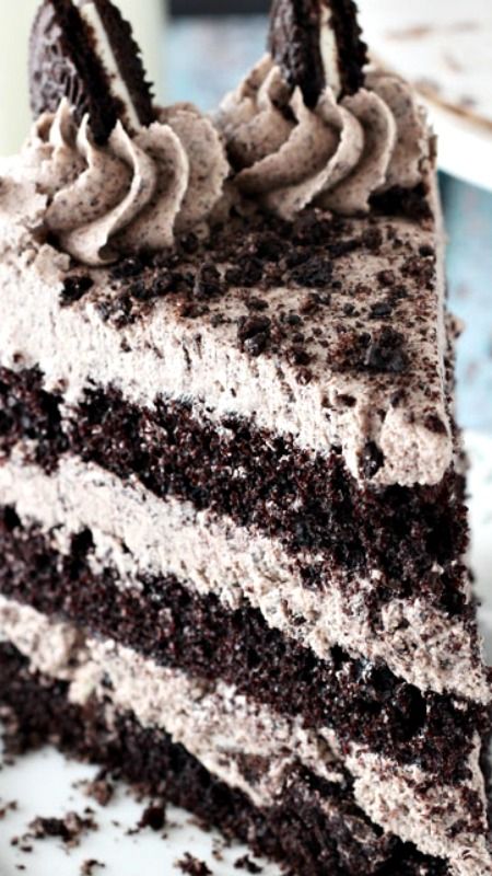 Chocolate Oreo Cake ~ This cake is to die for...  A moist chocolate cake full of Oreo icing! And not just any Oreo icing – it is FULL of crushed up Oreos. An Oreo lover’s dream. Oreo Icing, Chocolate Oreo Cake, A Slice Of Cake, Chocolate Oreo, Slice Of Cake, Chocolate Oreos, Oreo Dessert, Moist Chocolate Cake, Oreo Cake