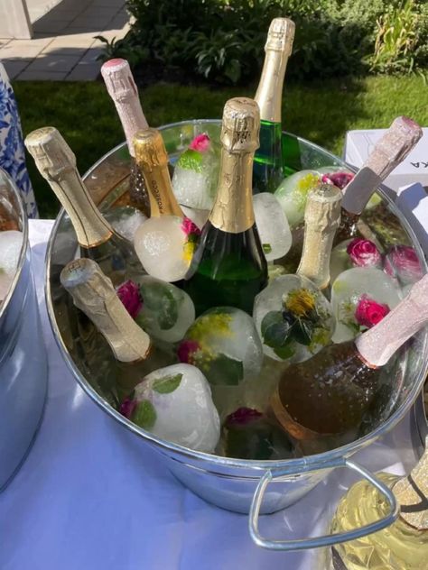 Dinner Party Summer, Garden Party Birthday, Summer Birthday Party, Summer Garden Party, Garden Birthday, Birthday Brunch, Pretty Drinks, Summer Birthday, 25th Birthday