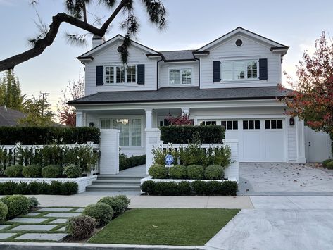 Dream Family Home Exterior, Suburban House California, Dream Suburban Home, Middle Class House Exterior, California House Aesthetic Exterior, California Suburbs House, La House Exterior, California House Aesthetic, La Houses Exterior