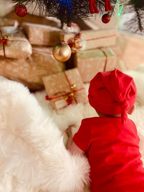 Creating an image of a baby without the need to show their face Baby Christmas Photos, Baby Christmas, Christmas Photo, Christmas Baby, Christmas Photos, Christmas Time, Christmas, Natal