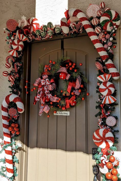 Traditional Red Christmas, Peppermint Christmas Decorations, Christmas Candy Cane Decorations, Candy Cane Decorations, Candy Christmas Tree, Candy Cane Christmas Tree, Red Christmas Decor, Gingerbread Christmas Decor, Peppermint Christmas