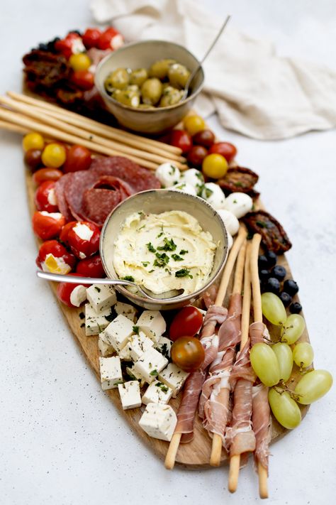 Antipasti Platte anrichten: Ideen und Schritt-für-Schritt-Anleitung Workshop Decor, Diy Party Food, Food Startup, Party Food Buffet, Night Food, Party Finger Foods, Party Buffet, Snacks Für Party, Buffet Food