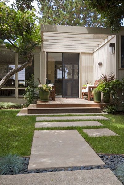 Big cement pavers with grass growing around / mid-century modern » Revive Landscape Design: Mid Century Modern Garden, Garden Landscaping Design Ideas, Villa Architecture, Modern Front Yard, Modern Landscape Design, Modern Garden Design, Casa Exterior, Minimalist House Design, Garden Landscape Design