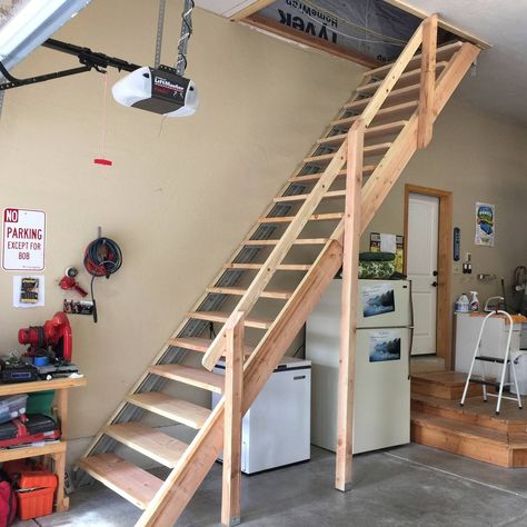 Garage stairsEDSCALERADE MADERA CON BASRS DE 8 X 2 Y PASAMANOSDE 3 X 2 Garage Attic Storage, Garage Stairs, Garage Attic, Attic Office, Attic Renovation Ideas, Stairs Stringer, Attic Ladder, Garage Loft, Building Stairs