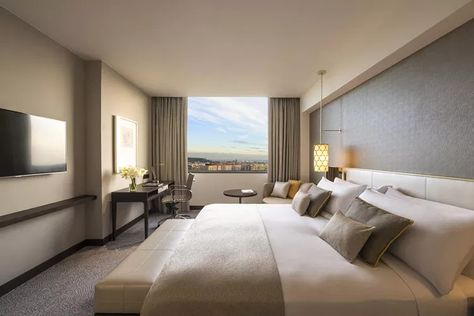 Marriot Hotel Room, 5 Star Hotel Room Design, 5 Star Hotel Bedroom Design, Resort Bedroom, Micro Apartments, King Bedroom Furniture, Luxury Bedroom Sets, Hotel Bedroom Design, Marriot Hotel