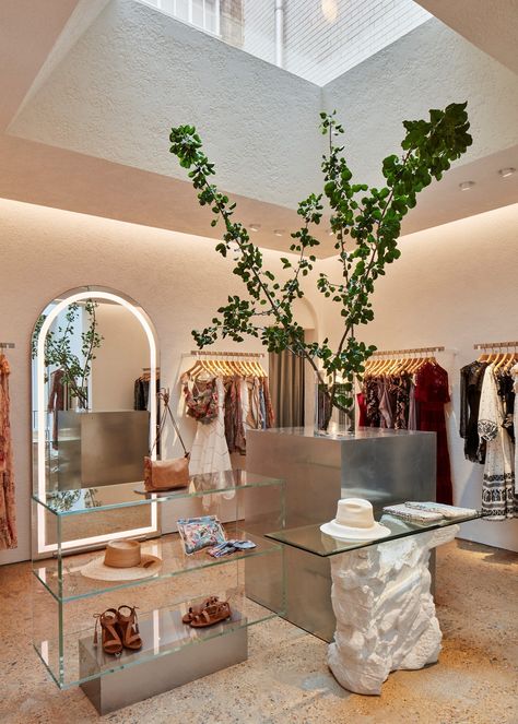 Clothing Retail Store, Best Clothing Stores, Fashion Store Design, Retail Store Interior Design, Clothing Store Interior, Clothing Store Design, Store Design Boutique, Retail Interior Design, Modern Store