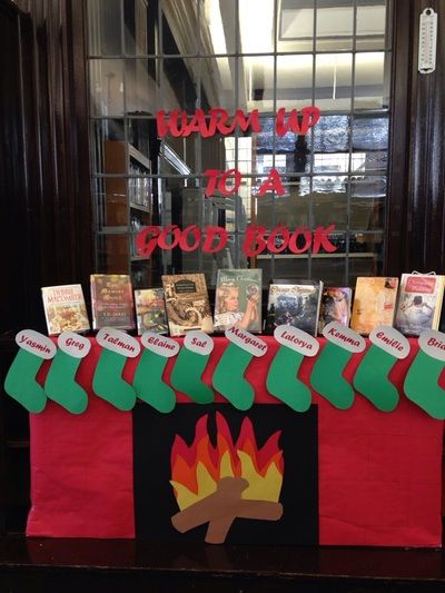 Christmas Book Fair Ideas, Winter Book Displays Public Libraries, January Book Displays Library, Christmas Library Displays Ideas, Library Holiday Displays, Library Christmas Decor, Christmas Library Decor, Library Christmas Display, Christmas Library Decorations