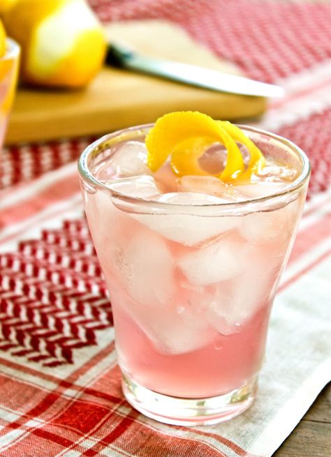 Homemade Soda, Cocktail Bitters, Agua Fresca, Rhubarb Recipes, Dry Gin, Gin Cocktails, Pork Dishes, Smoothie Drinks, Summer Cocktails