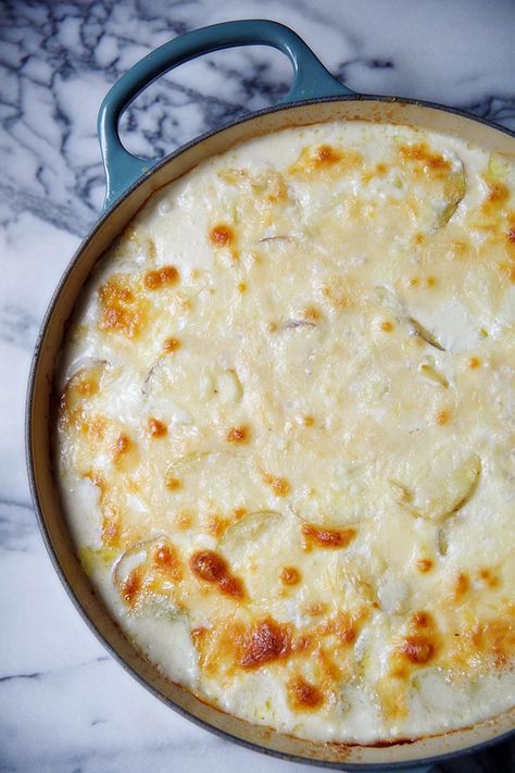 Gorgonzola Recipes, Best Scalloped Potatoes, Loaded Potatoes, Creamy Scalloped Potatoes, Southern Living Recipes, Scalloped Potato Recipes, Kitchen Stool, Potatoe Casserole Recipes, Vegetarian Side Dishes