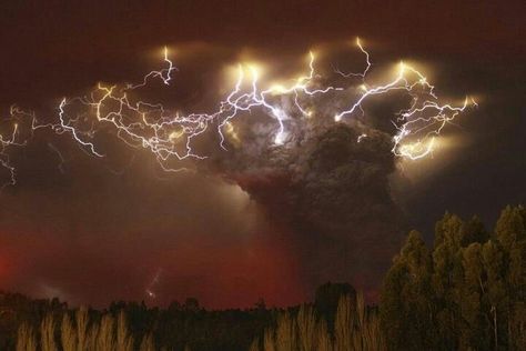 ! Volcano Lightning, Volcano Photos, Yennefer Of Vengerberg, Wild Weather, Theme Nature, Lightning Storm, Powerful Images, To Infinity And Beyond, Natural Phenomena