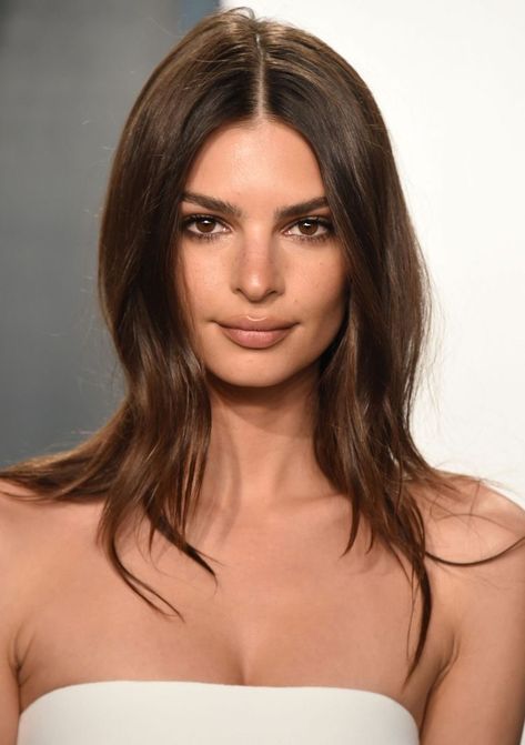 Pelo Chocolate, Honey Blonde Hair Color, Emily Ratajkowski Style, Honey Blonde Hair, Emily Ratajkowski, Hair Envy, Brunette Hair, About Hair, Summer Hairstyles