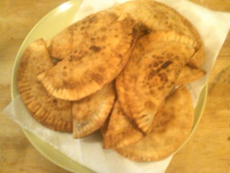 Latin Meals, Dominican Style, Beef Empanadas Recipe, Vegan Paleo Recipes, Beef Empanadas, Dominican Food, Fried Foods, Empanadas Recipe, Orange Recipes