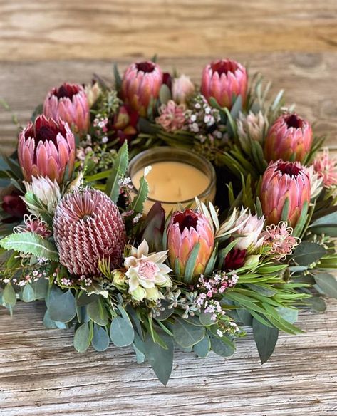 Protea Wreath, Protea Arrangements, Wreaths With Flowers, Spring Scented Candles, Teal Wedding Ideas, Driftwood Wedding, Friends And Food, Protea Wedding, Wreath Centerpiece