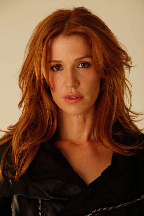 Poppy Montgomery Hair, Poppy Montgomery, Shades Of Red Hair, Red Hair Woman, Beautiful Red Hair, Famous Celebrities, Celebrity Pictures, Redheads, Celebrities Female