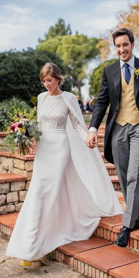 30 Cute Modest Wedding Dresses To Inspire ❤️ modest wedding dresses with cape long sleeves rosa clara #weddingforward #wedding #bride Baju Kahwin, Sweetheart Bridal, Rustic Bride, Minimalist Dress, Cape Wedding Dress, Dress Bohemian, Modest Wedding, Dress Chiffon, Wedding Forward