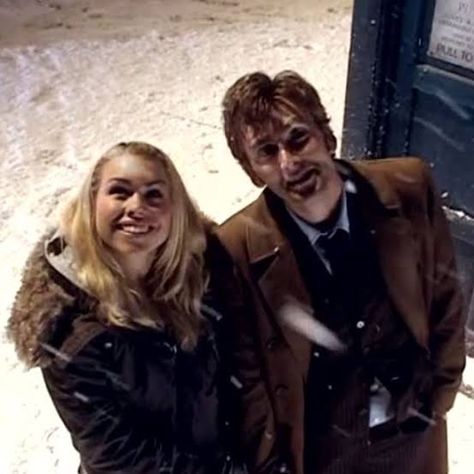 Doctor Who And Rose Tyler, Doctor Who And Rose, 10 And Rose, Time Petals, Tenth Doctor And Rose, Doctor Who Rose Tyler, Doctor Who Rose, Rose And The Doctor, Doctor Who Tv