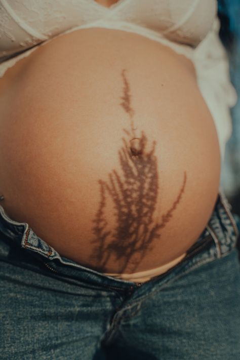 Belly Maternity Photography, Maternity Pictures Arizona, Jeans And Tank Top Maternity Photos, Maternity Photo Props Ideas, Maternity Photo Ideas Outdoor, Grass Maternity Photos, Pregnate Photoshoot Outdoor, Plant Maternity Shoot, Maternity Bridge Photography