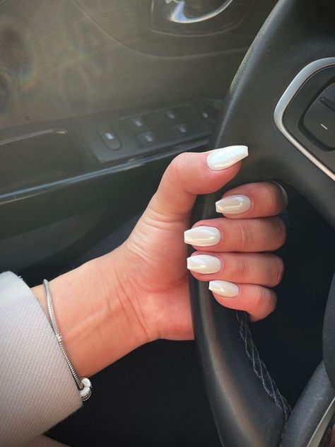 Pearly White Acrylic Nails Coffin, Round White Nails Acrylic, Coffin Pearl White Nails, Coffin White Pearl Nails, Crome Nails Design Ombre White, White And Crome Nails, Chrome Nails Short Coffin, White Chrome Nails Coffin Short, Off White Nails With Chrome