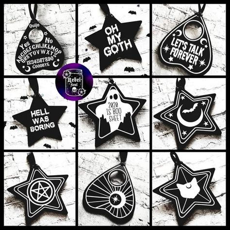 Gothmas Decor Diy, Diy Gothic Christmas Ornaments, Gothic Christmas Decorations Diy, Spooky Christmas Ornaments, Witchy Christmas Ornaments, Goth Christmas Decorations, Goth Christmas Aesthetic, Goth Ornaments, Goth Christmas Decor