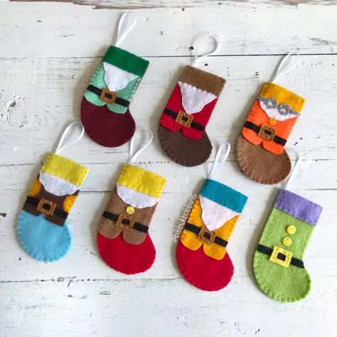 Disney Felt Ornaments, Disney Felt, Disney Christmas Stockings, Stocking Ornaments, Disney Stockings, Chanukah Decor, Christmas Stockings Diy, Felt Tree, Disney Ornaments