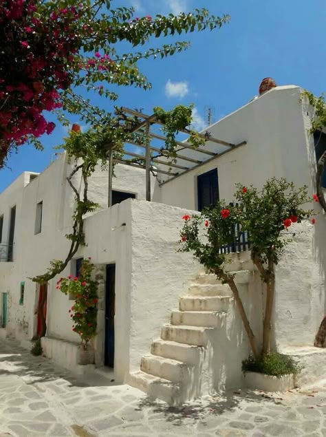 Traditional Greek House Exterior, Greek House Exterior, Greek Houses Exterior, Greek Homes, Greece Homes, Greece House, Greece Architecture, One Way Ticket, Paros Island