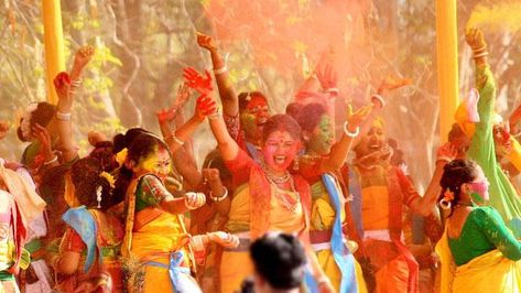 best HOli celebrations hau dance, Darbari Jhumur, Natua dance, and songs of West Bengal's wandering musicians popularly known as the Bauls. Holi In India, Holi Celebration, Holi Festival, Pack Your Bags, Bagpack, India, Festival, Make It Yourself, Songs