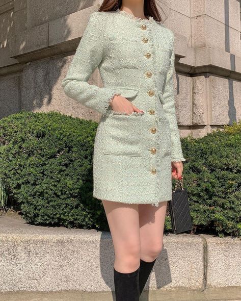 Tweed Outfit Classy, Korean Tweed Outfit, Paris Layover, Tweed Dress Outfit Classy, Vestidos Chanel, Korean Aesthetic Outfits, Tweed Fashion, Tweed Outfit, Outfits Vestidos