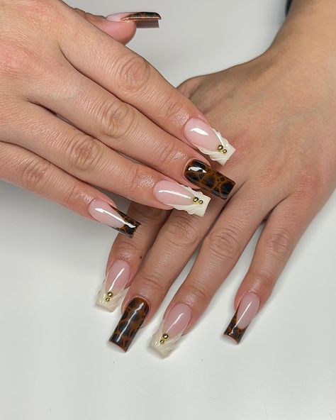 Tortoise nail set ✨🐢 #mkenails #mkenailtech #tortoisenails #trendynails #nailsofinstagram Brown Tortoise French Tip Nails, Tortoise Nails Square, Tortoise French Tip Nails, Tortoise Nail Art, Tortishell Nails Design, Tiger Print Nails, Tortoise Nail, Nail Designs Coffin, Crocodile Nails