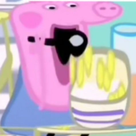 Peppa Pig Pictures, Heo Peppa, Peppa Pig Memes, Pig Pics, Pepper Pig, Peppa Pig Funny, Peppa Pig George, Pig Pictures, George Pig