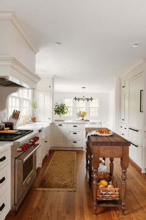 American Traditional Kitchen, Mid Century Traditional Kitchen, Center Hall Colonial Kitchen Remodel, Organic Traditional Kitchen, Relaxed Traditional Style, American Traditional Home Decor, 70s Remodel, Traditional Home Kitchen, Traditional Home Interiors